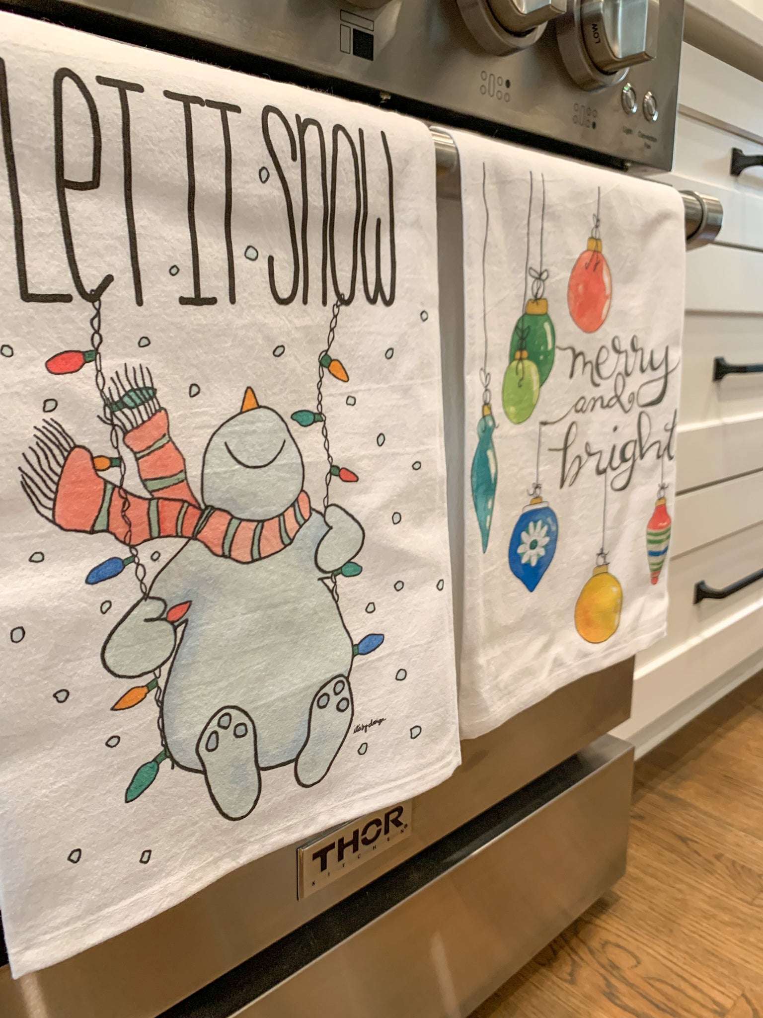 Let It Snow Holiday towel, flour sack towel, Christmas gift, Hostess gift, Christmas Kitchen decor, Winter Snowman, Kitchen towel